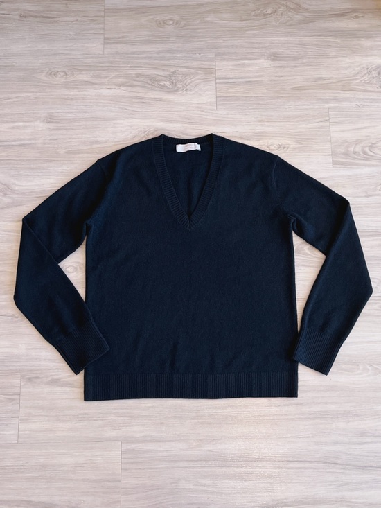 Everlane Sweaters - Everlane Black 100% Cashmere V-Neck Sweater